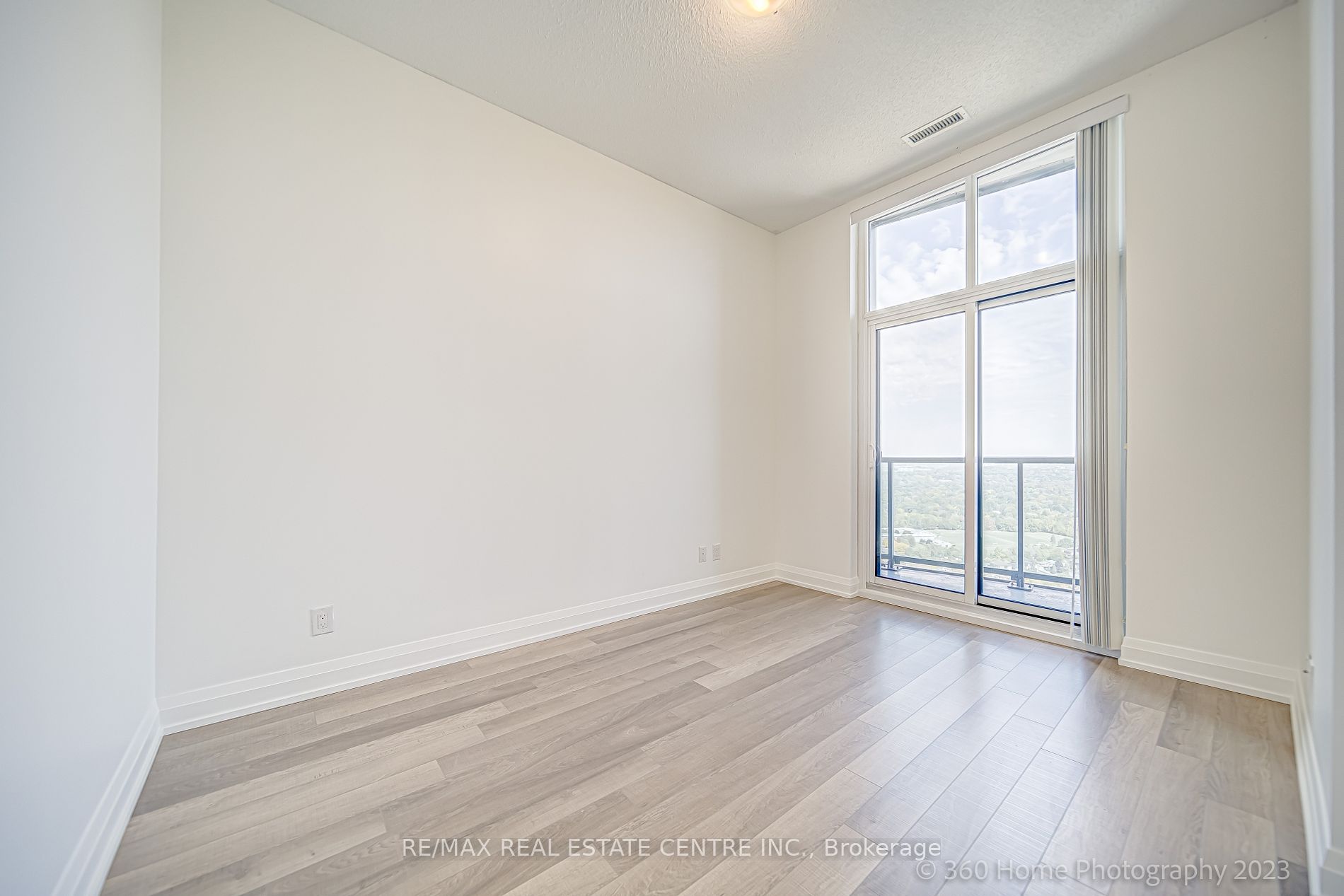7171 Yonge Street, #PH02