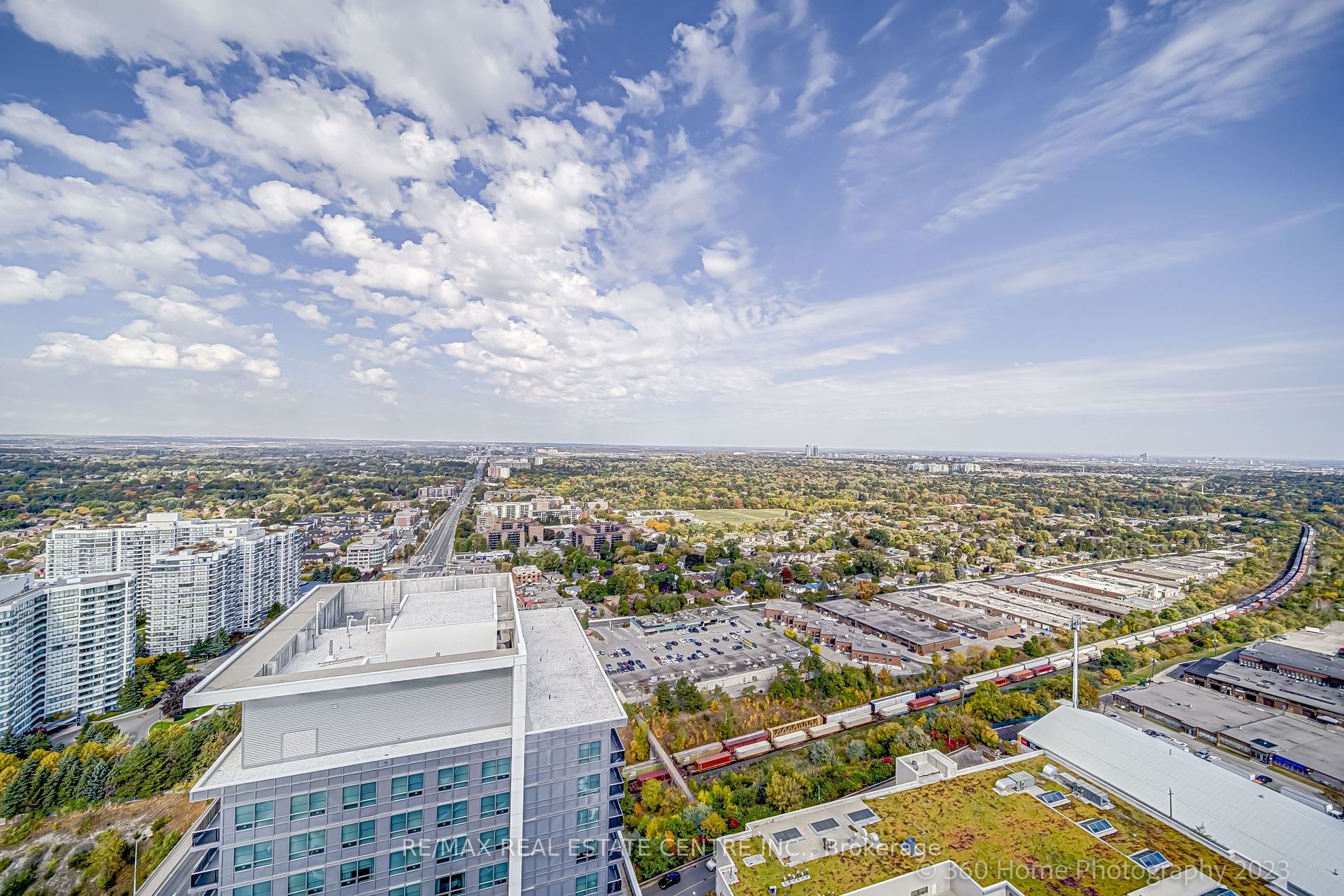 7171 Yonge Street, #PH02
