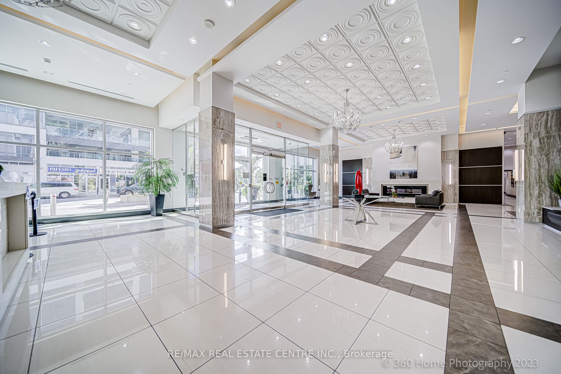 7171 Yonge Street, #PH02