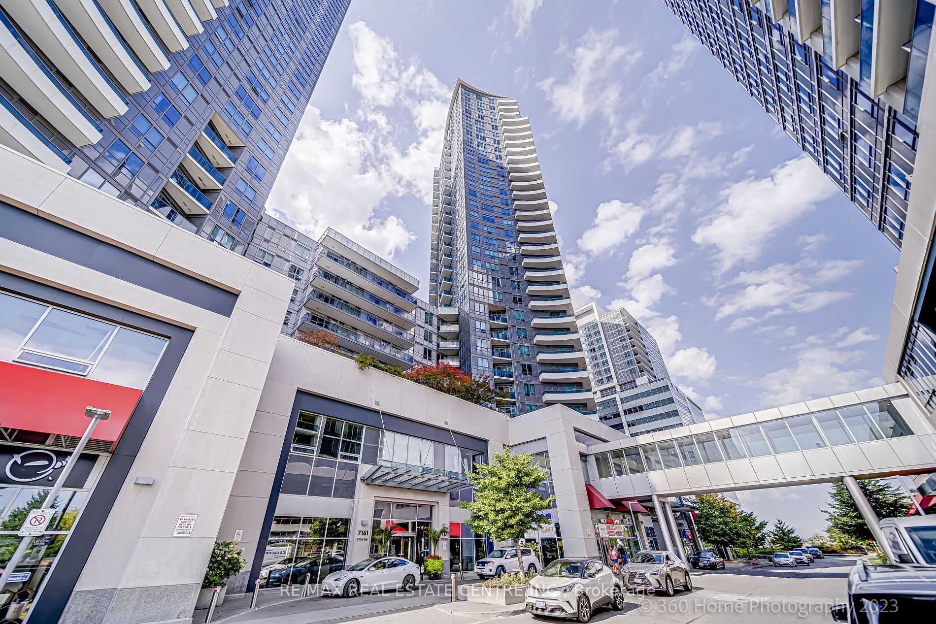 7171 Yonge Street, #PH02