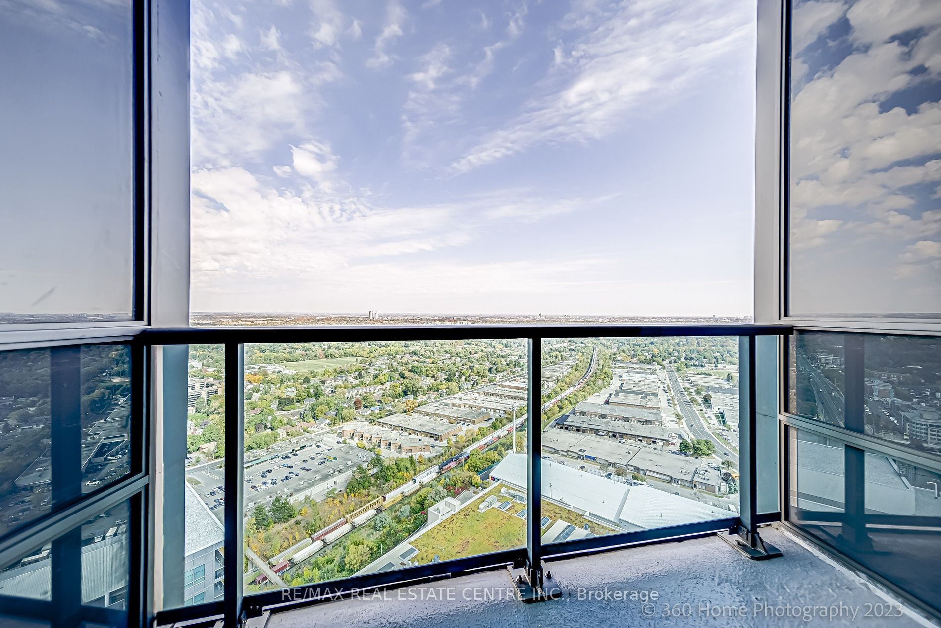 7171 Yonge Street, #PH02