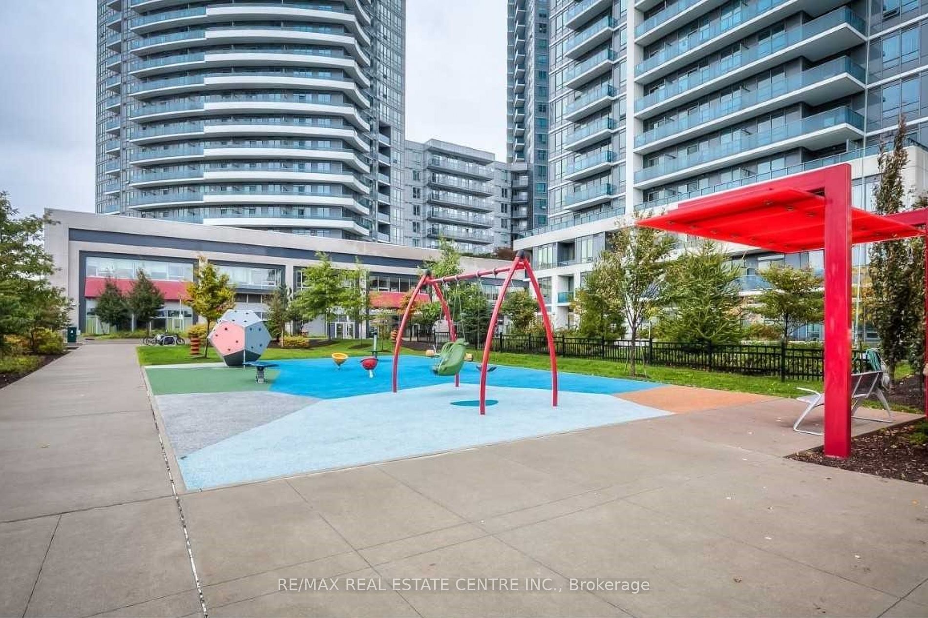 7171 Yonge Street, #PH02