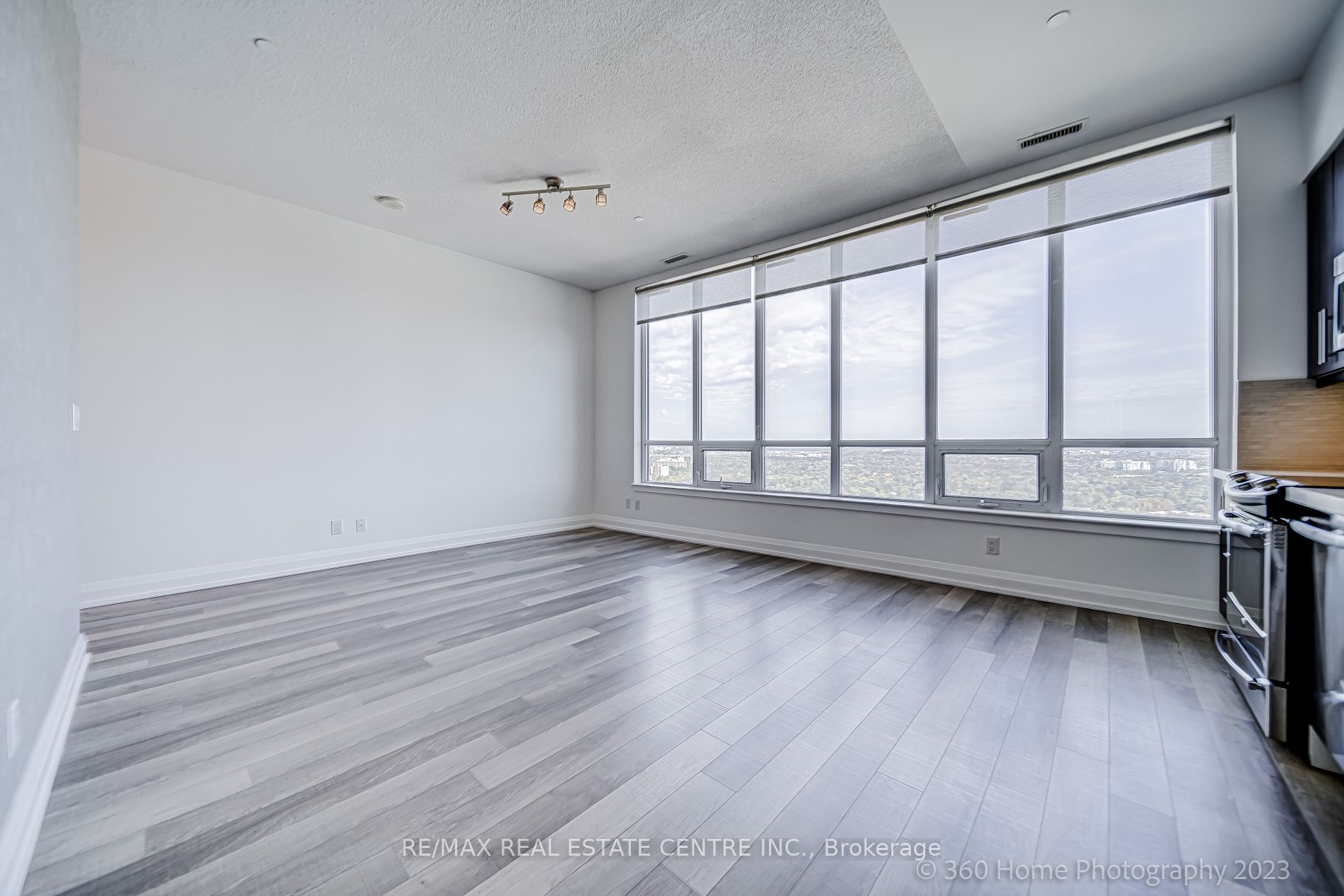 7171 Yonge Street, #PH02