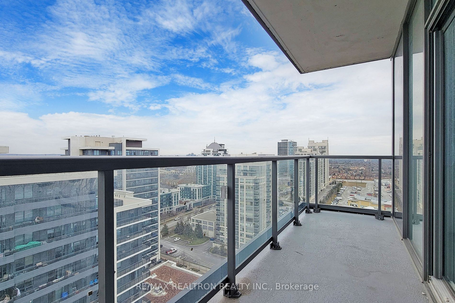 20 Gatineau Drive, #1801