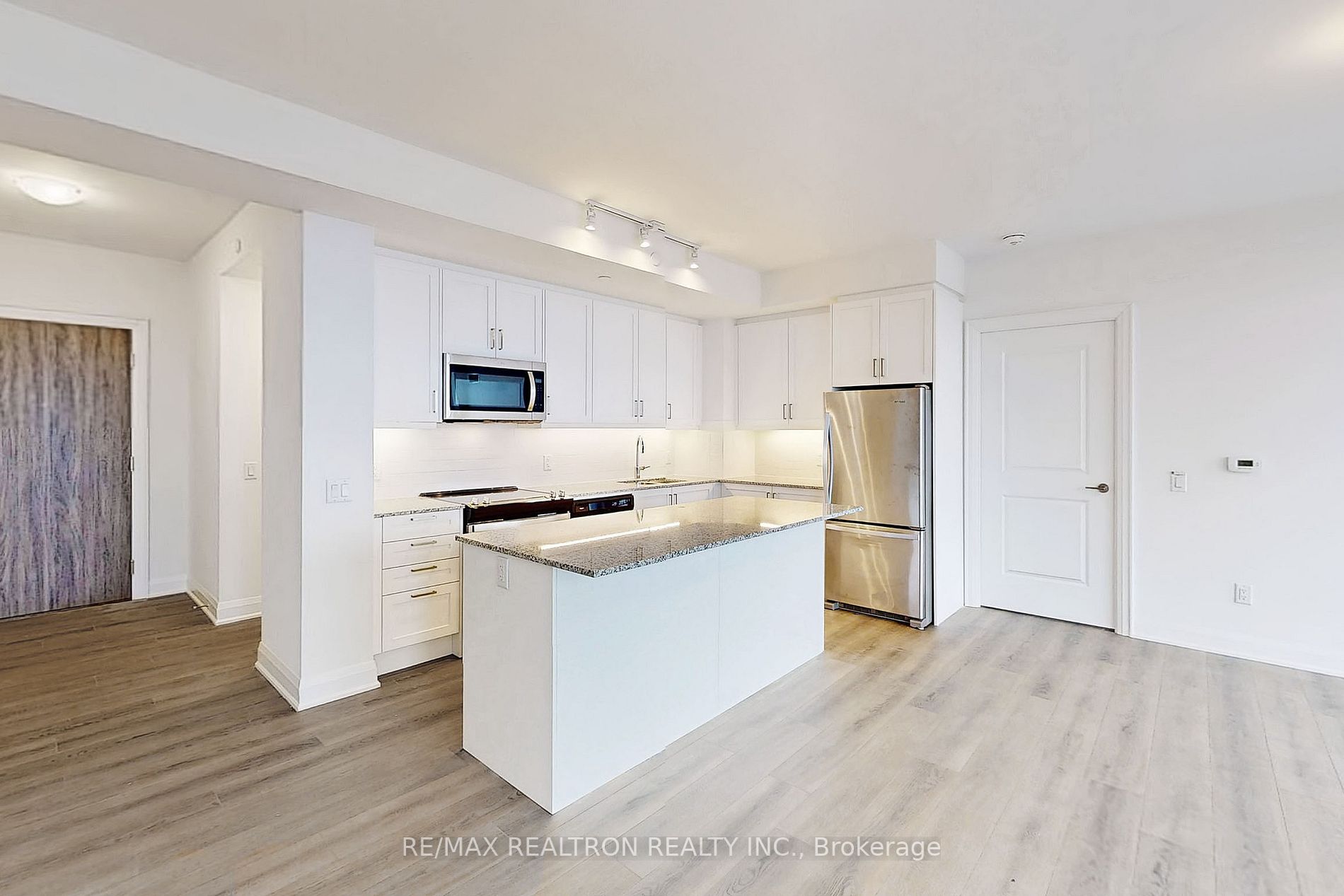 20 Gatineau Drive, #1801