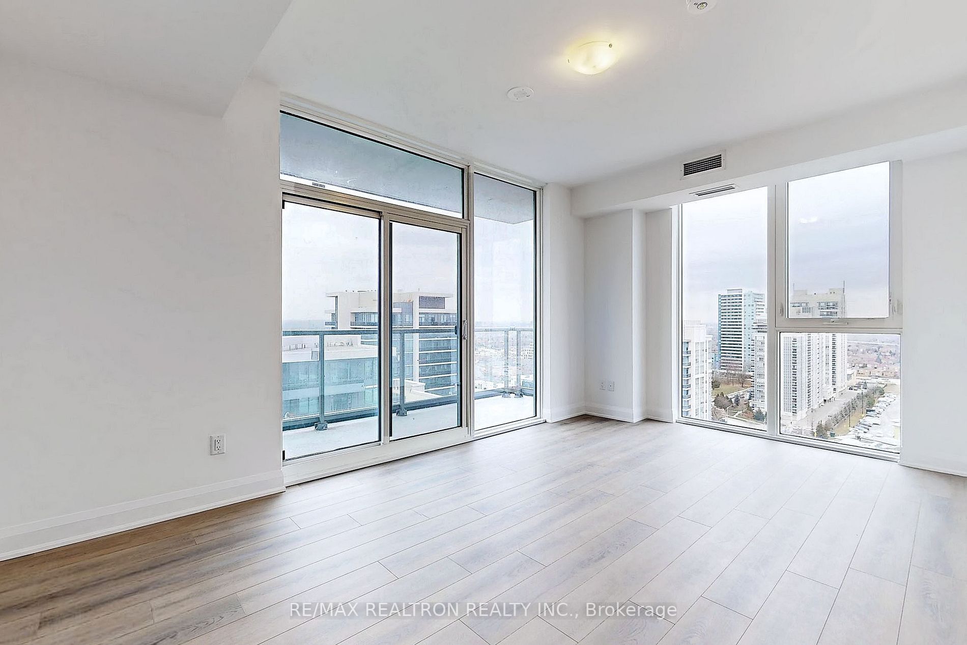 20 Gatineau Drive, #1801