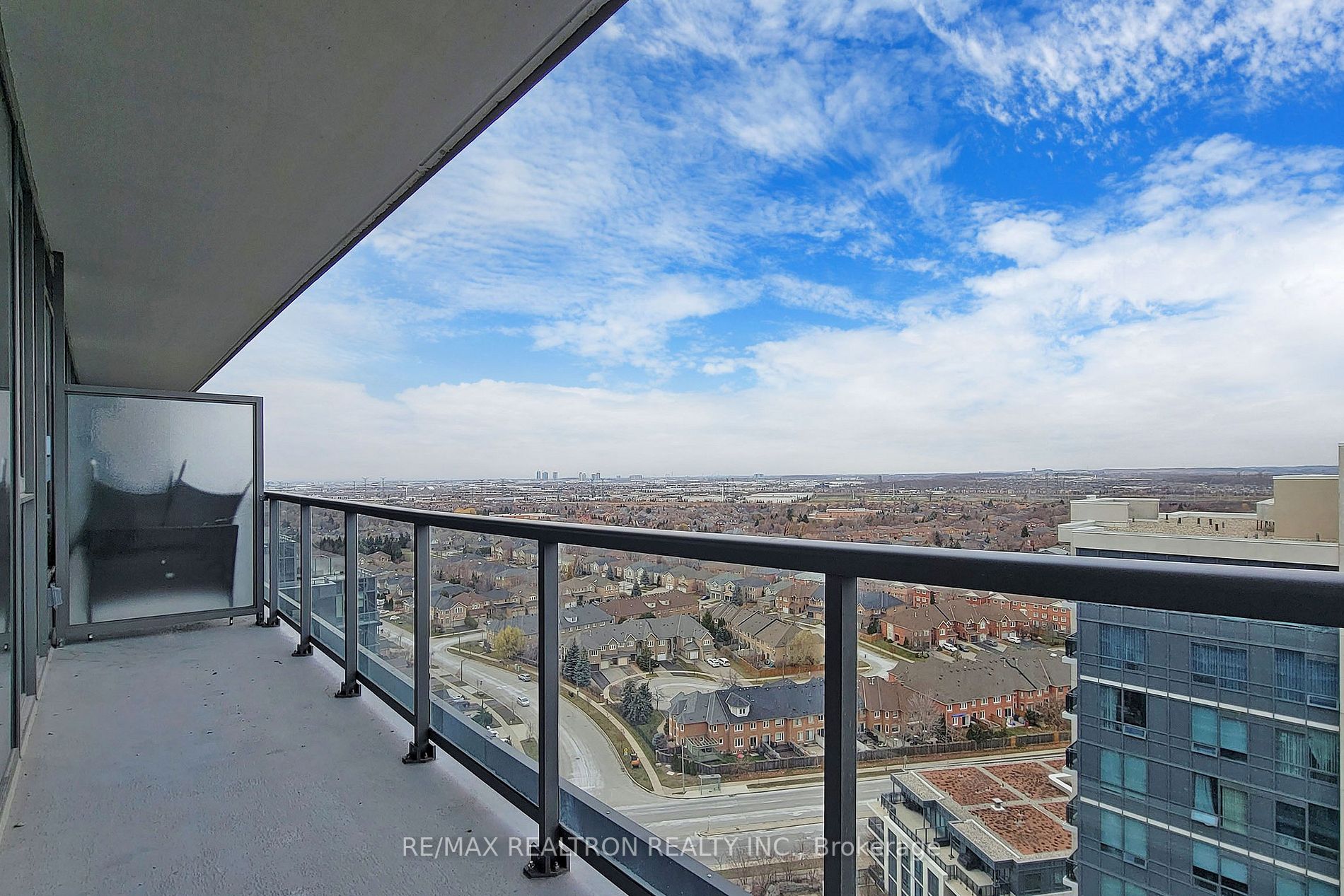 20 Gatineau Drive, #1801