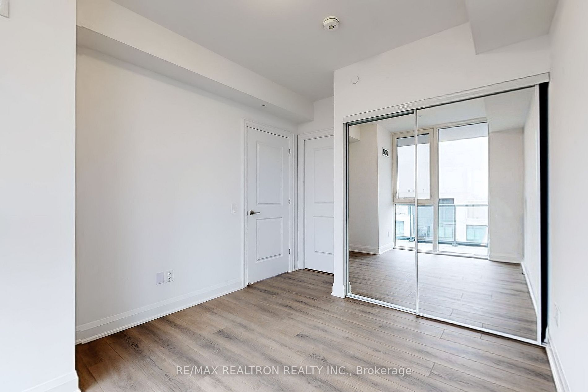 20 Gatineau Drive, #1801