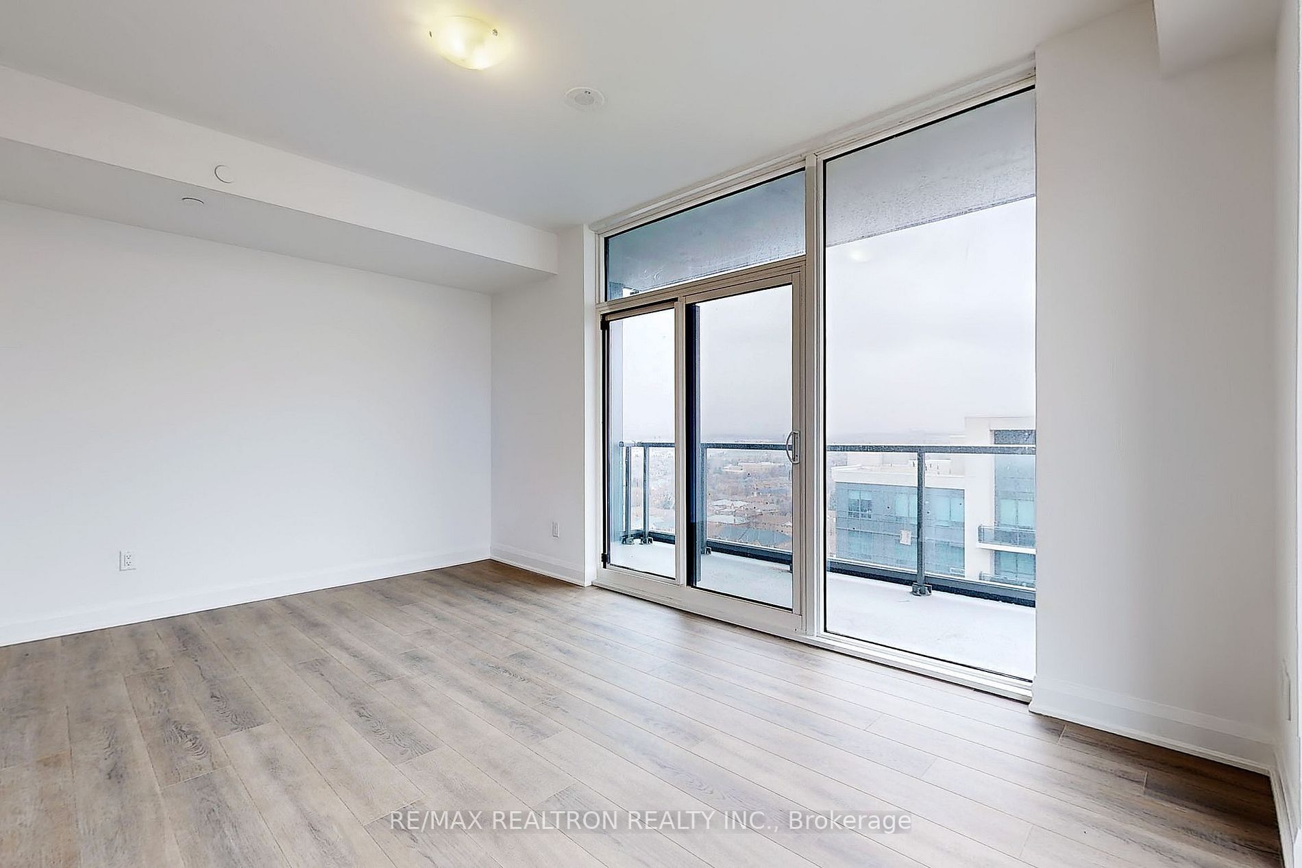 20 Gatineau Drive, #1801