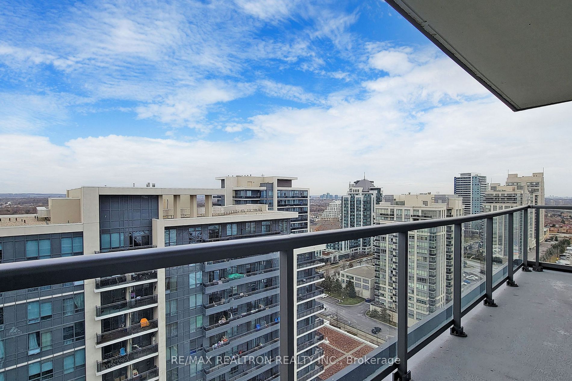 20 Gatineau Drive, #1801
