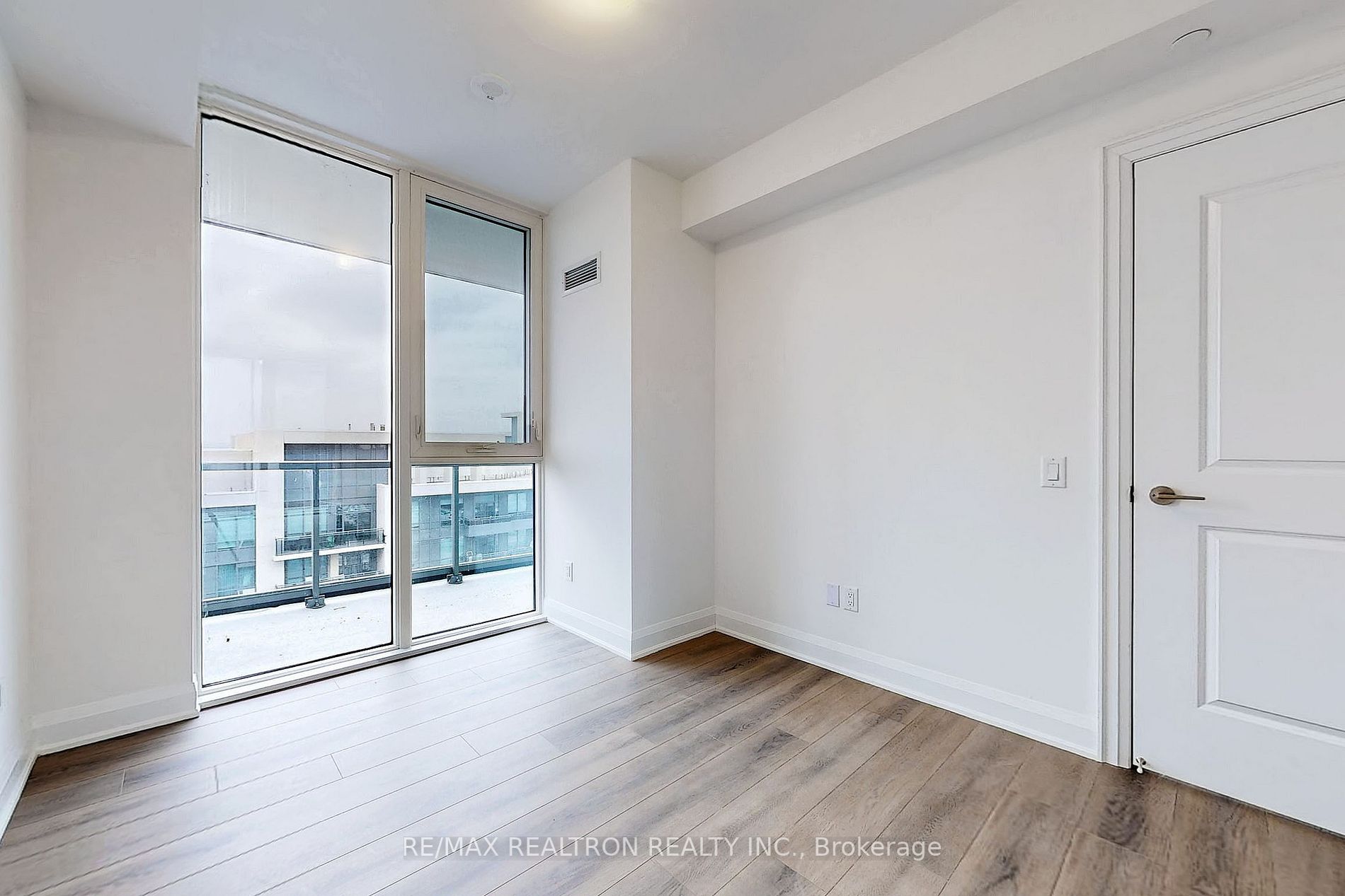 20 Gatineau Drive, #1801