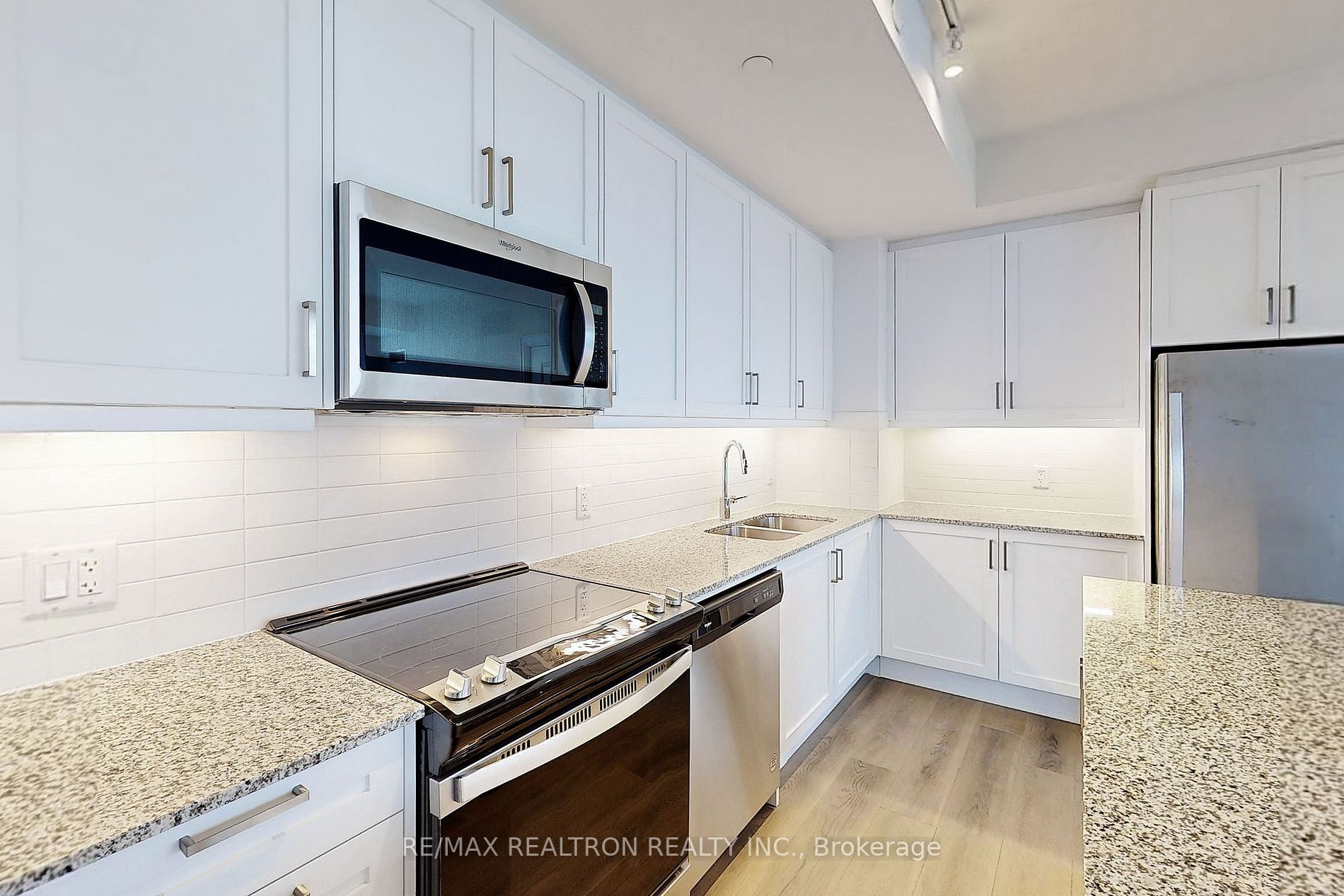 20 Gatineau Drive, #1801