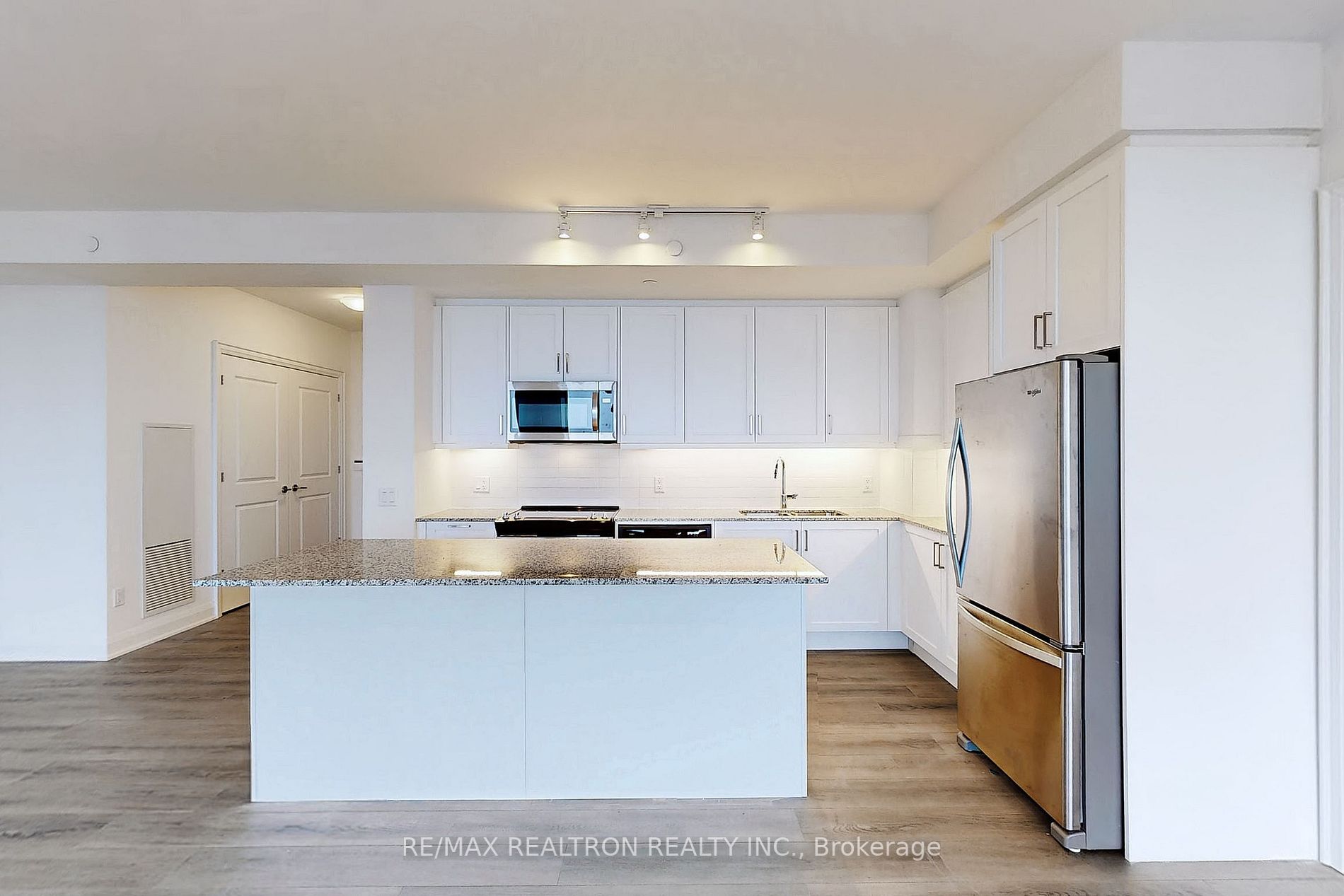 20 Gatineau Drive, #1801
