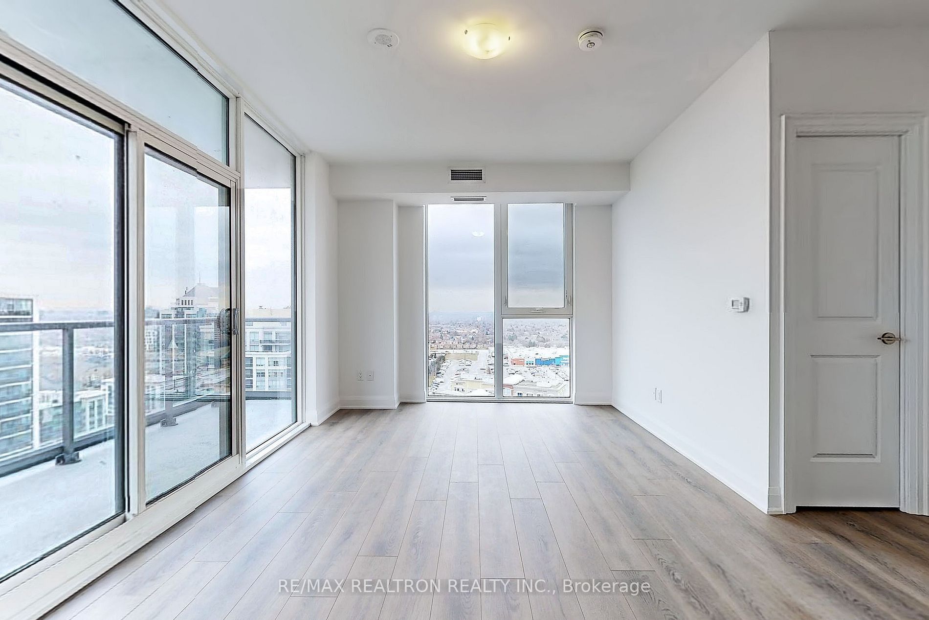20 Gatineau Drive, #1801