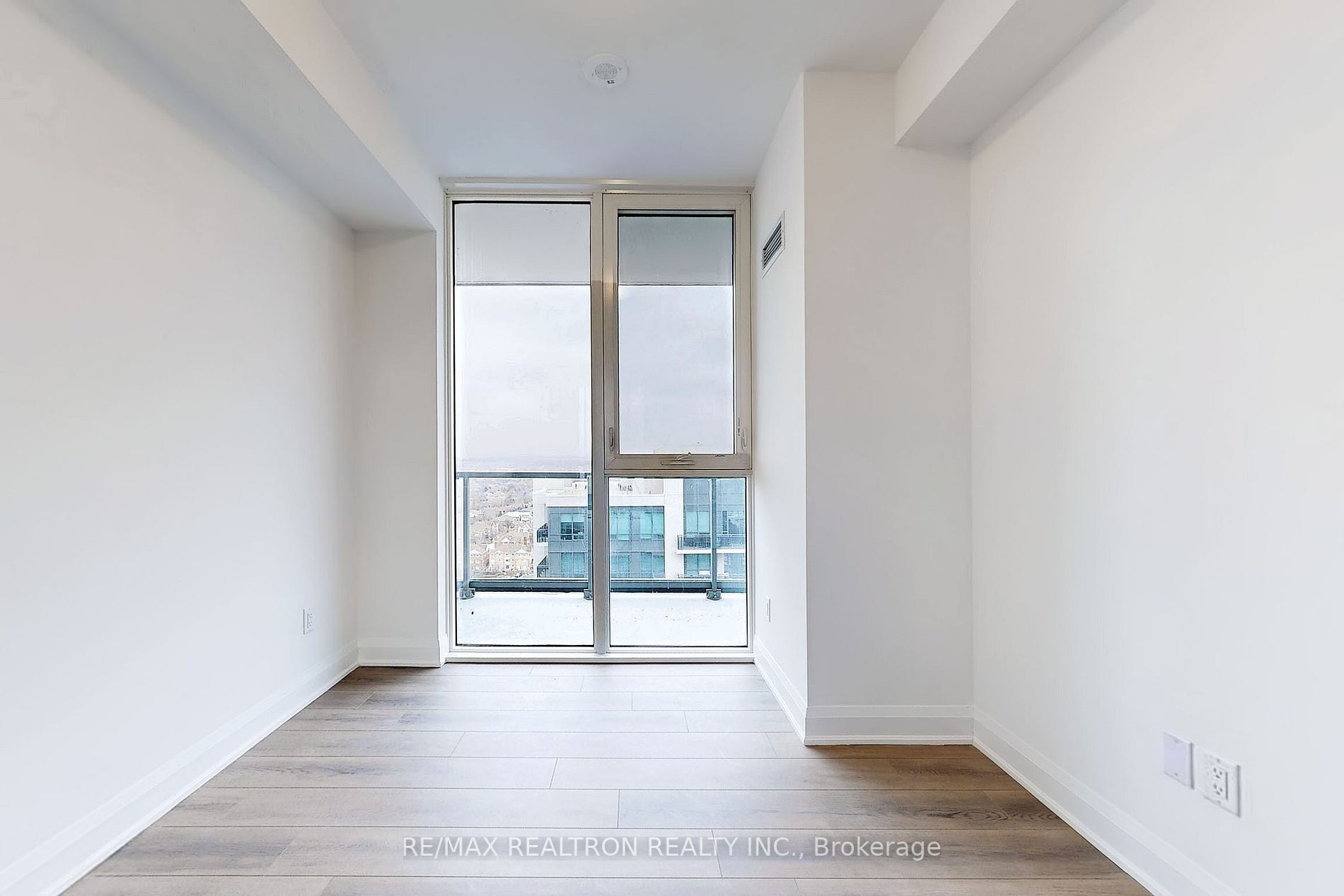 20 Gatineau Drive, #1801