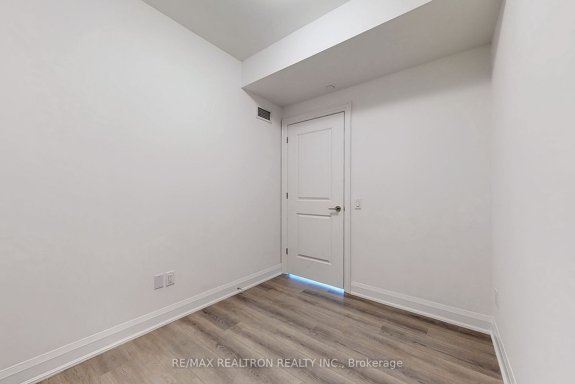 20 Gatineau Drive, #1801