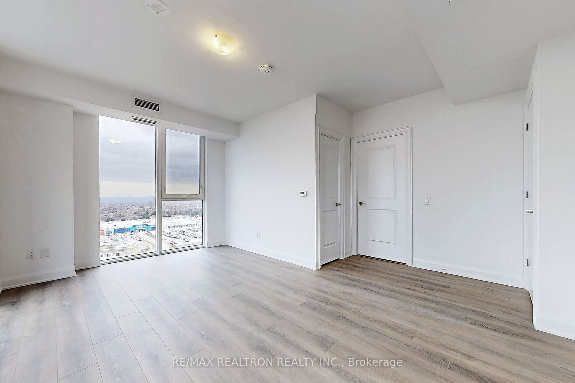 20 Gatineau Drive, #1801