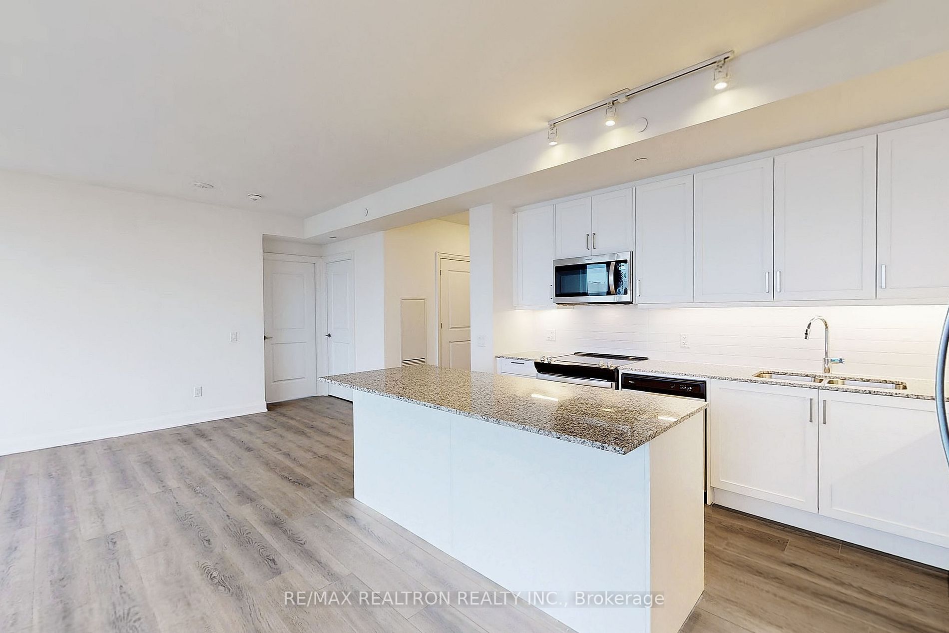 20 Gatineau Drive, #1801