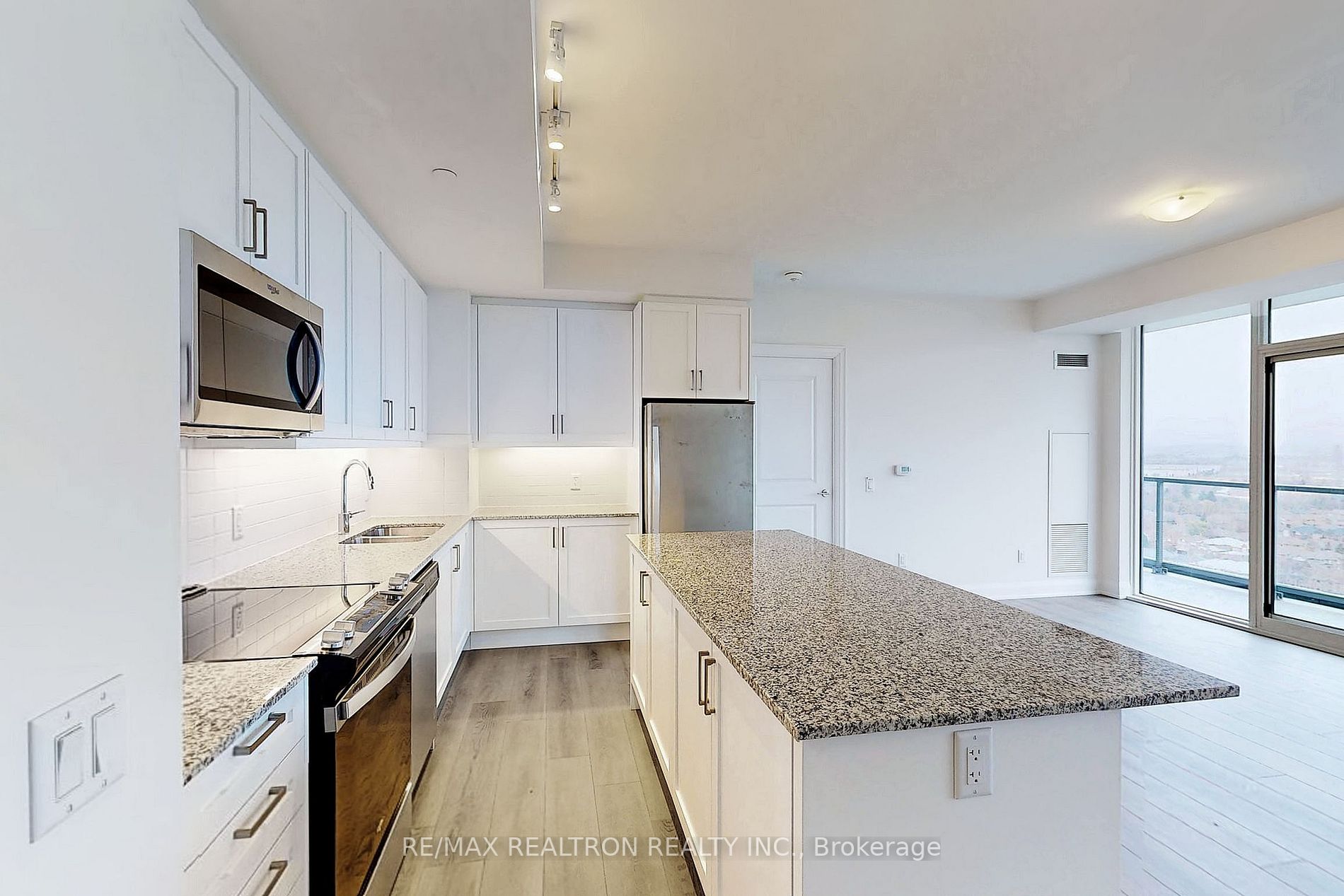 20 Gatineau Drive, #1801