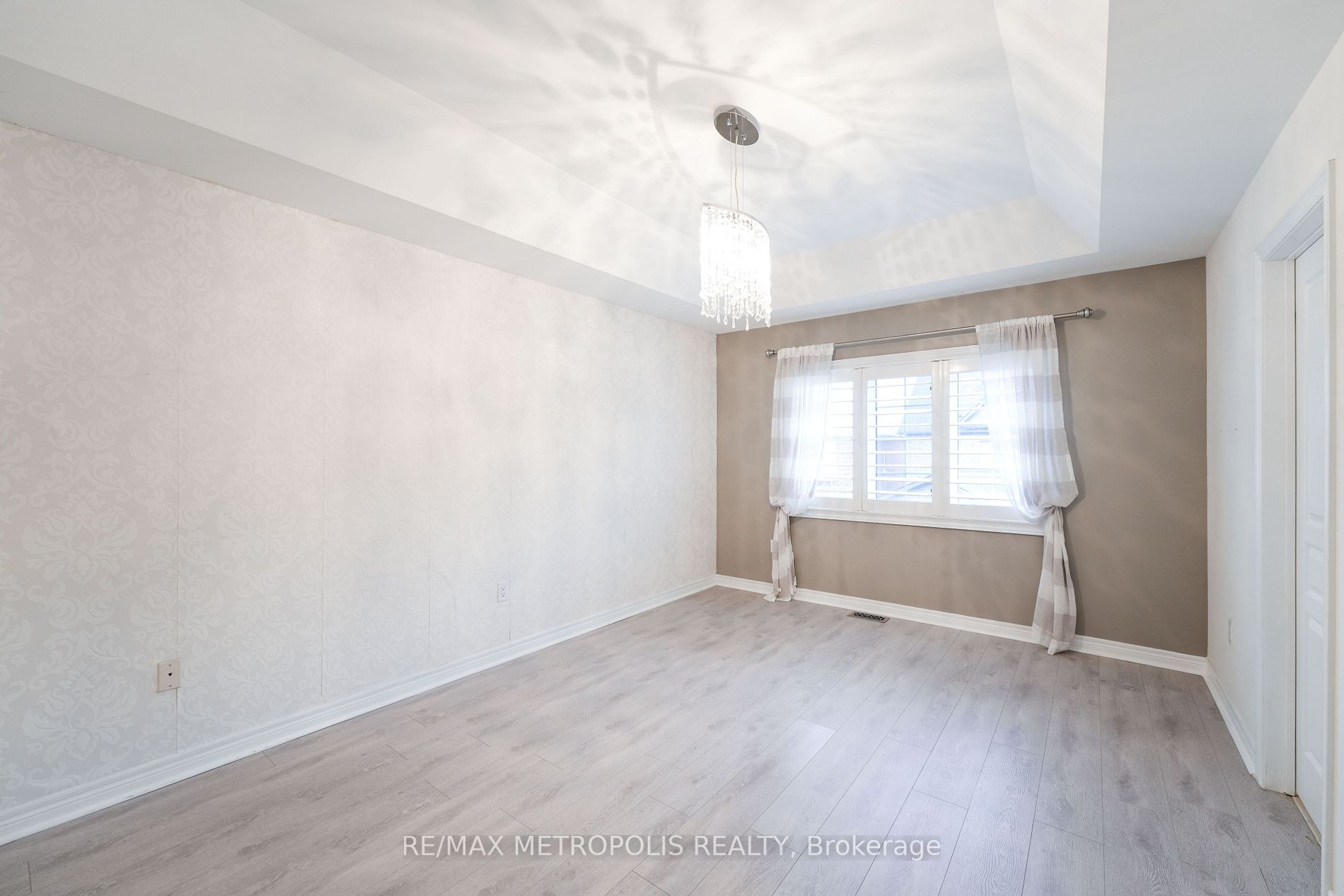30 Pelee Avenue