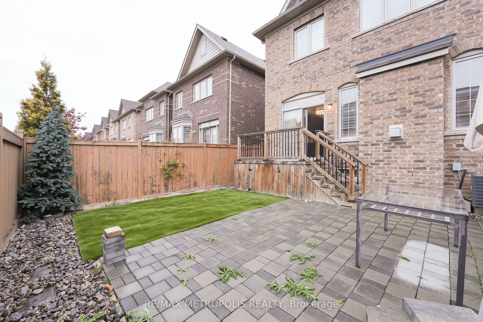 30 Pelee Avenue