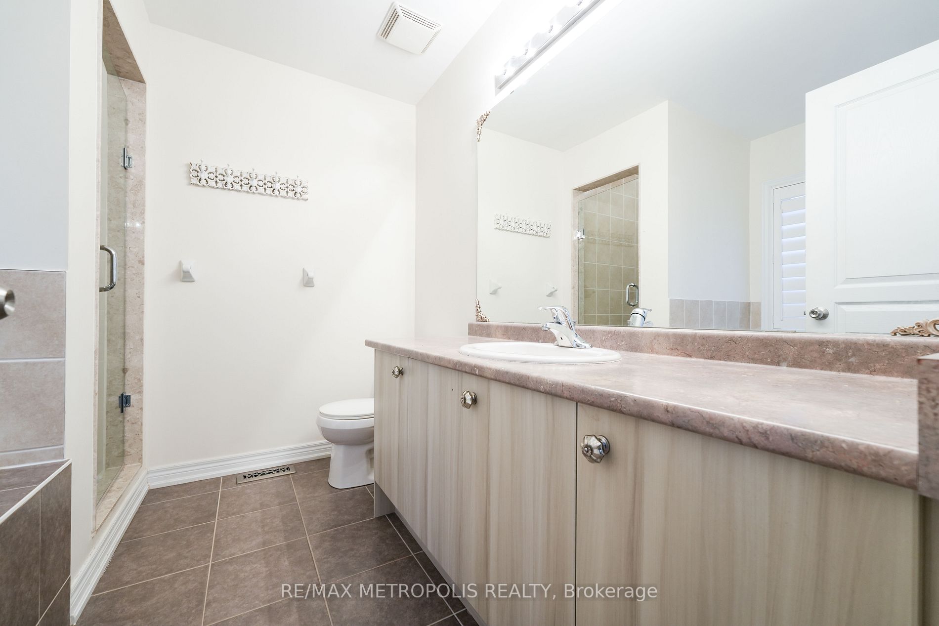 30 Pelee Avenue