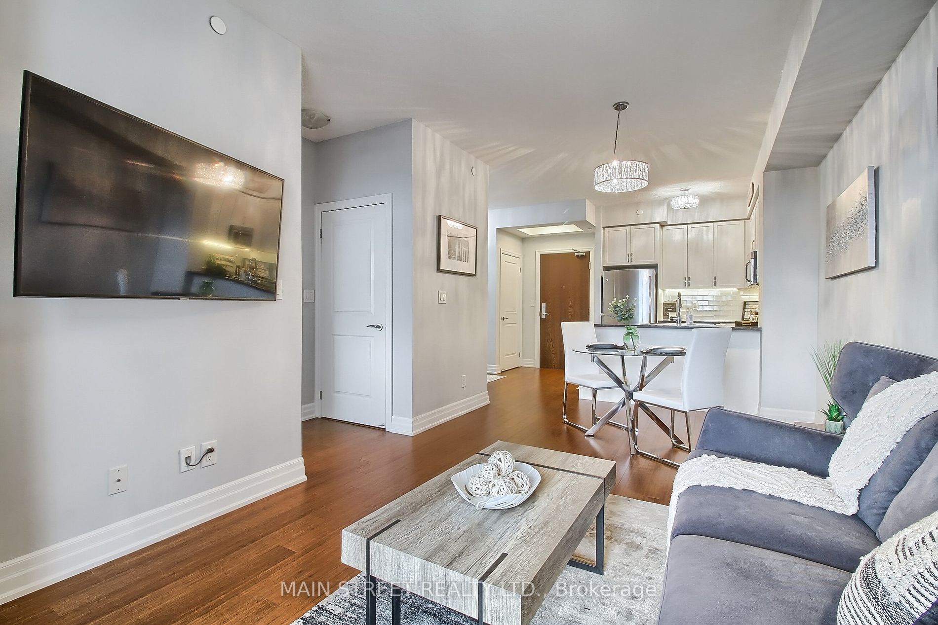 111 Civic Square Gate, #401