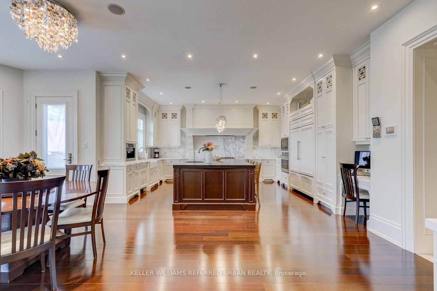 10 Windrush Rd