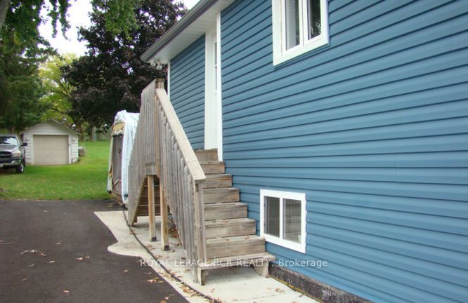 290 Main St N