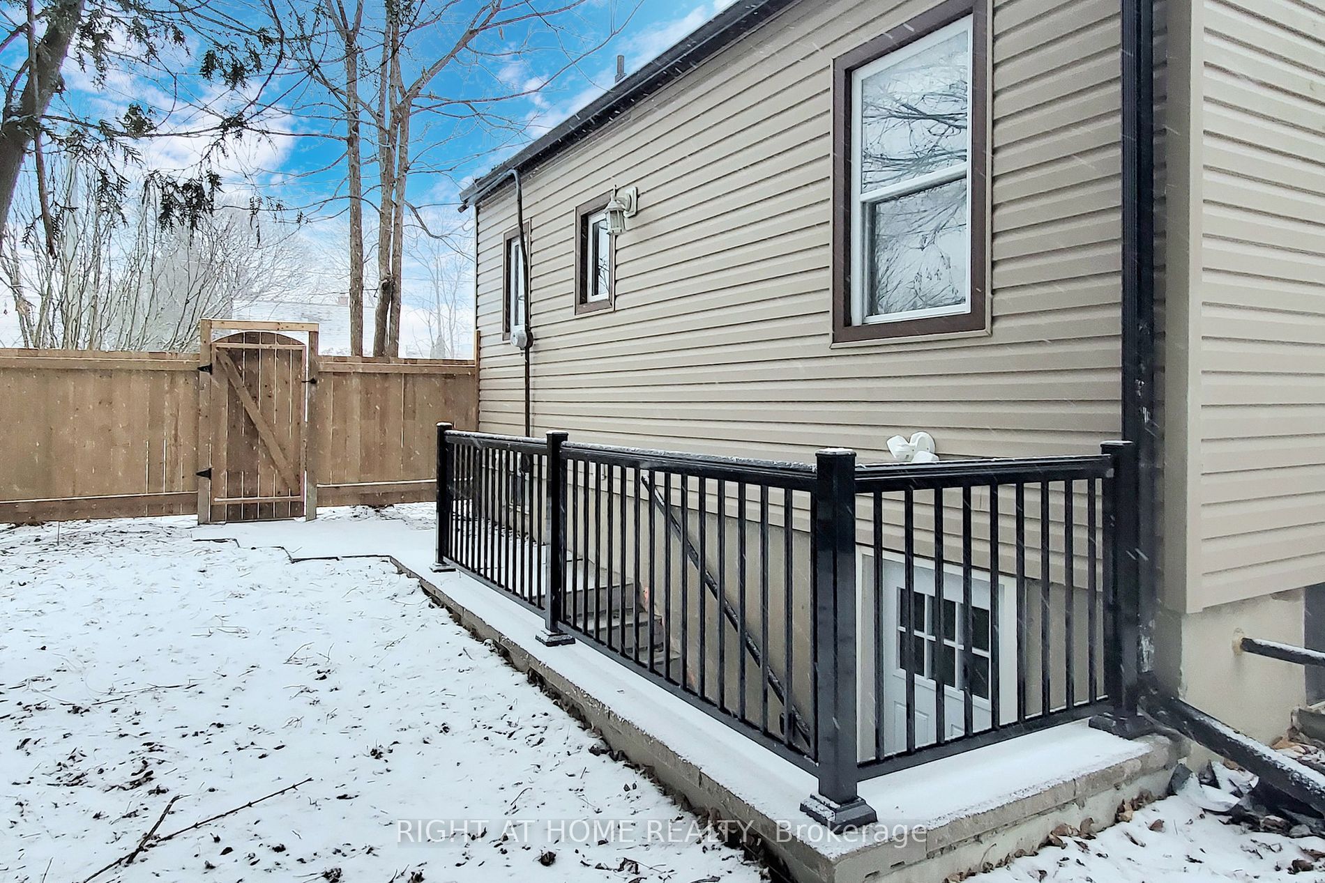 265 Andrew St