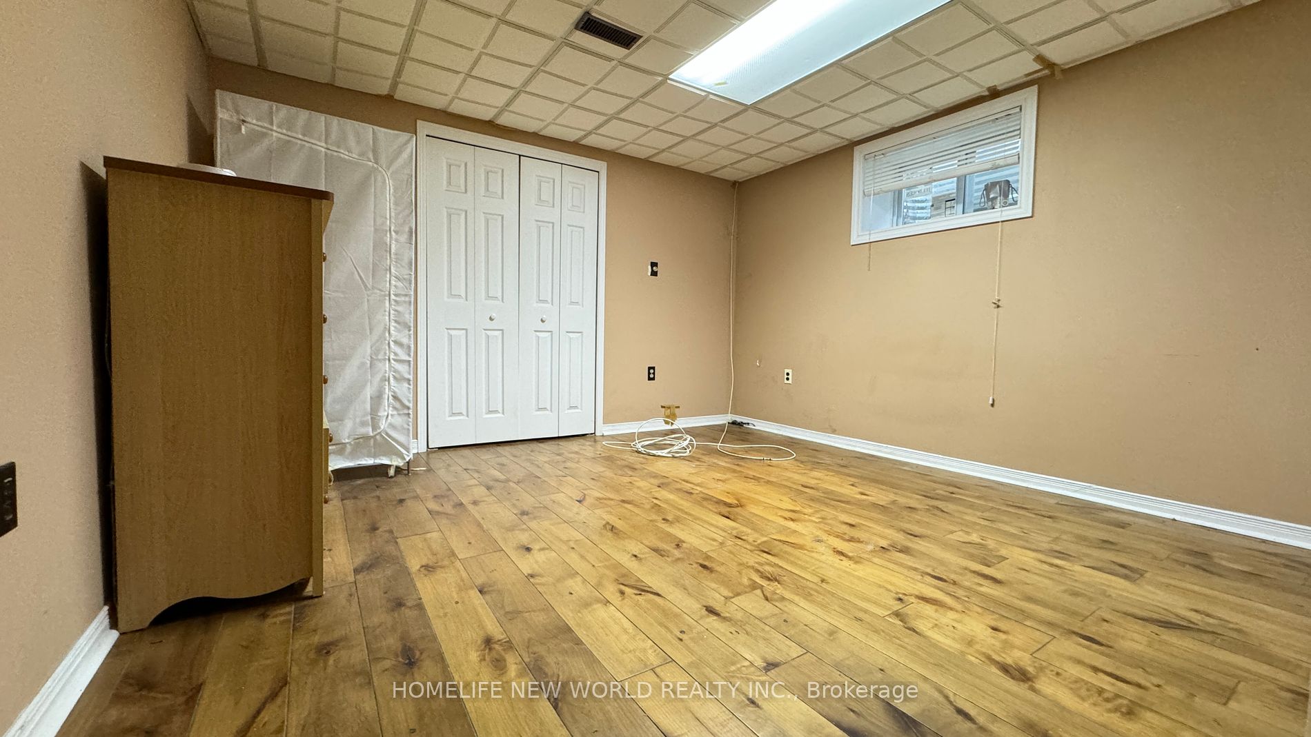 186 Henderson Ave