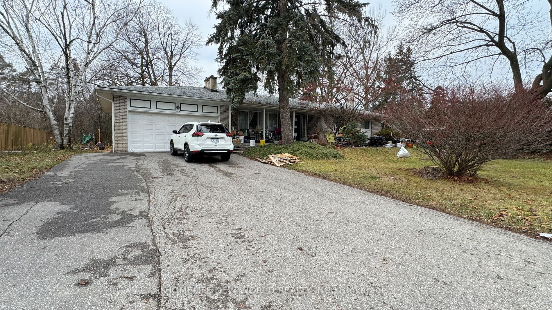 186 Henderson Ave