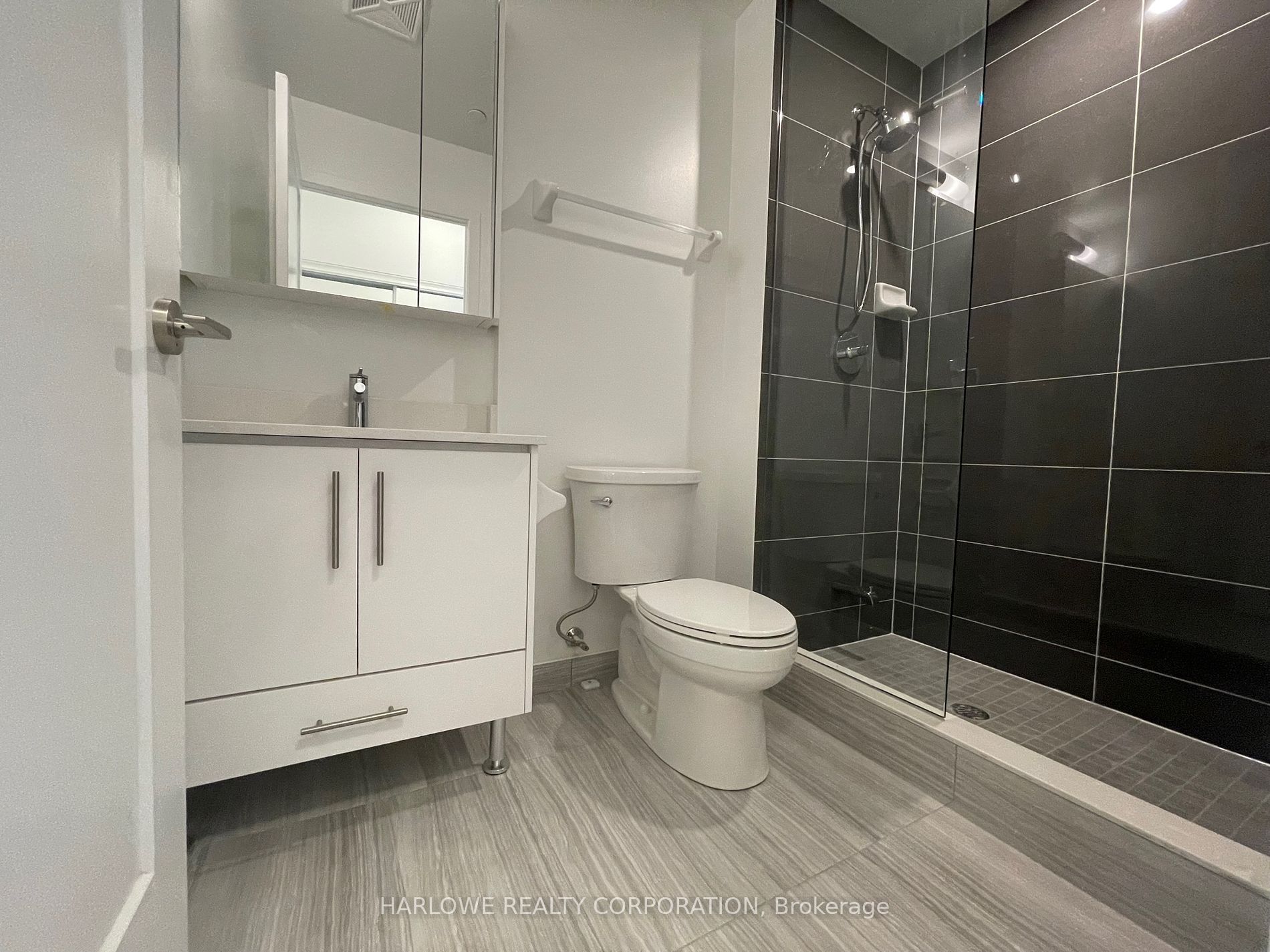 105 Oneida Crescent, #205