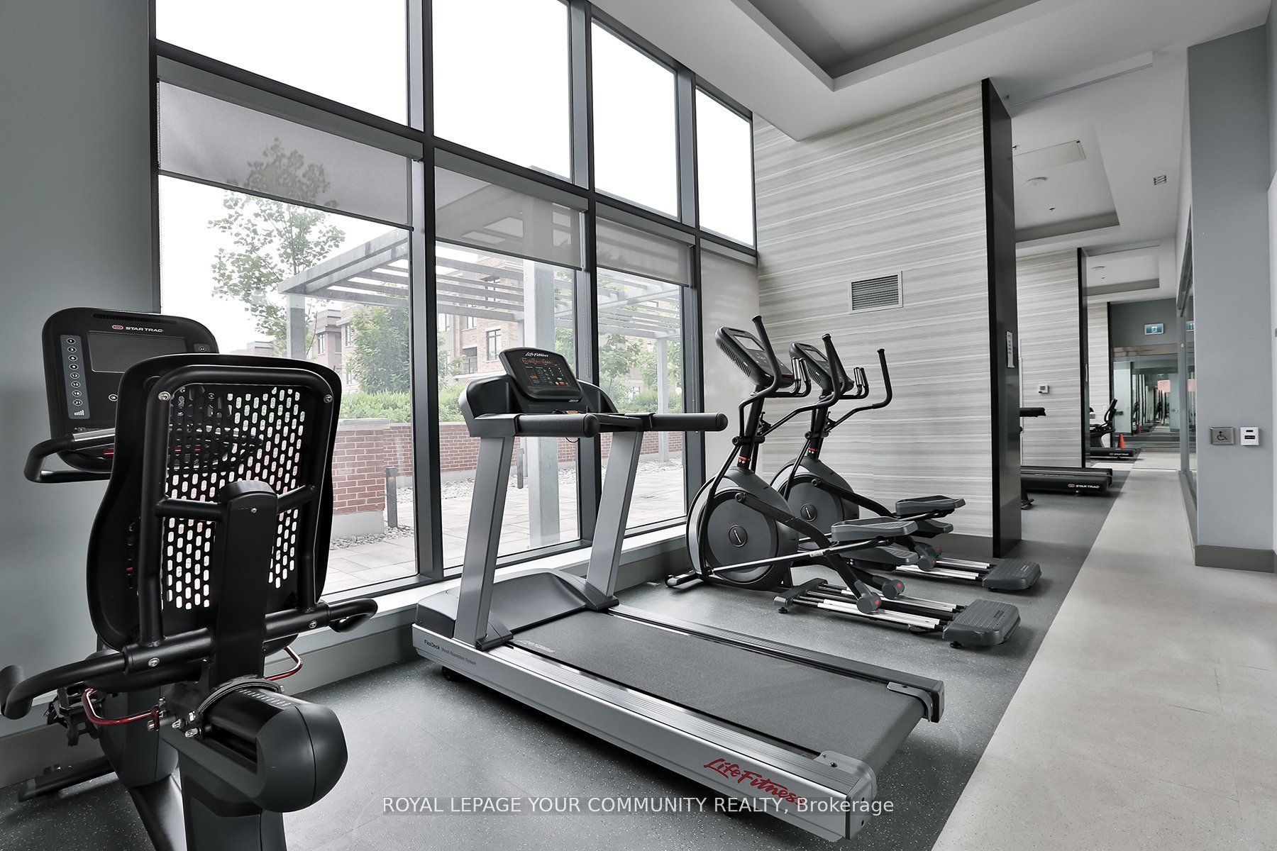 99 Eagle Rock Way N, #825