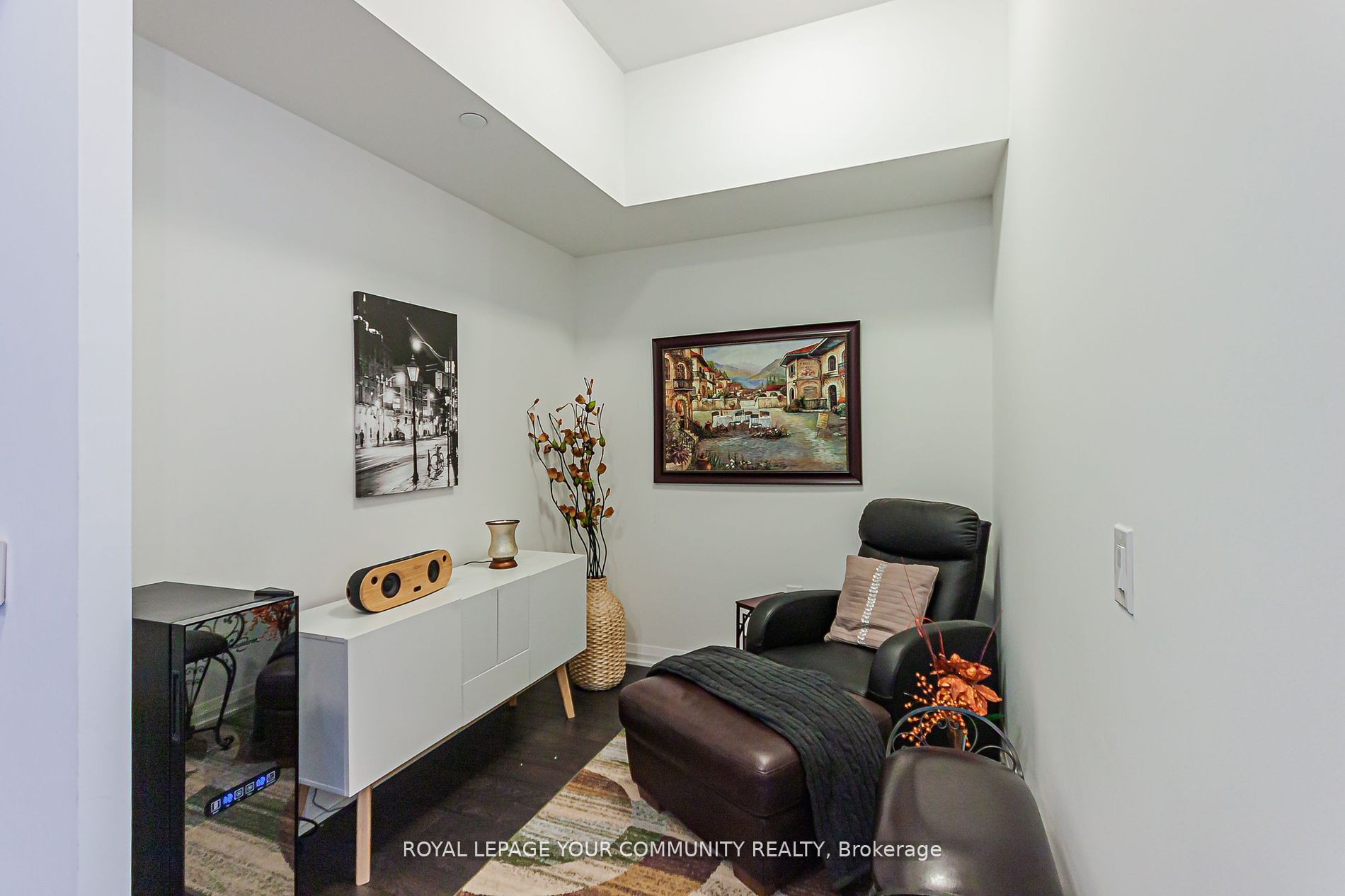 99 Eagle Rock Way N, #825
