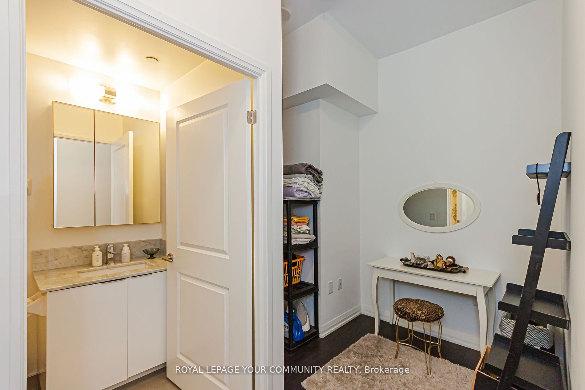 99 Eagle Rock Way N, #825