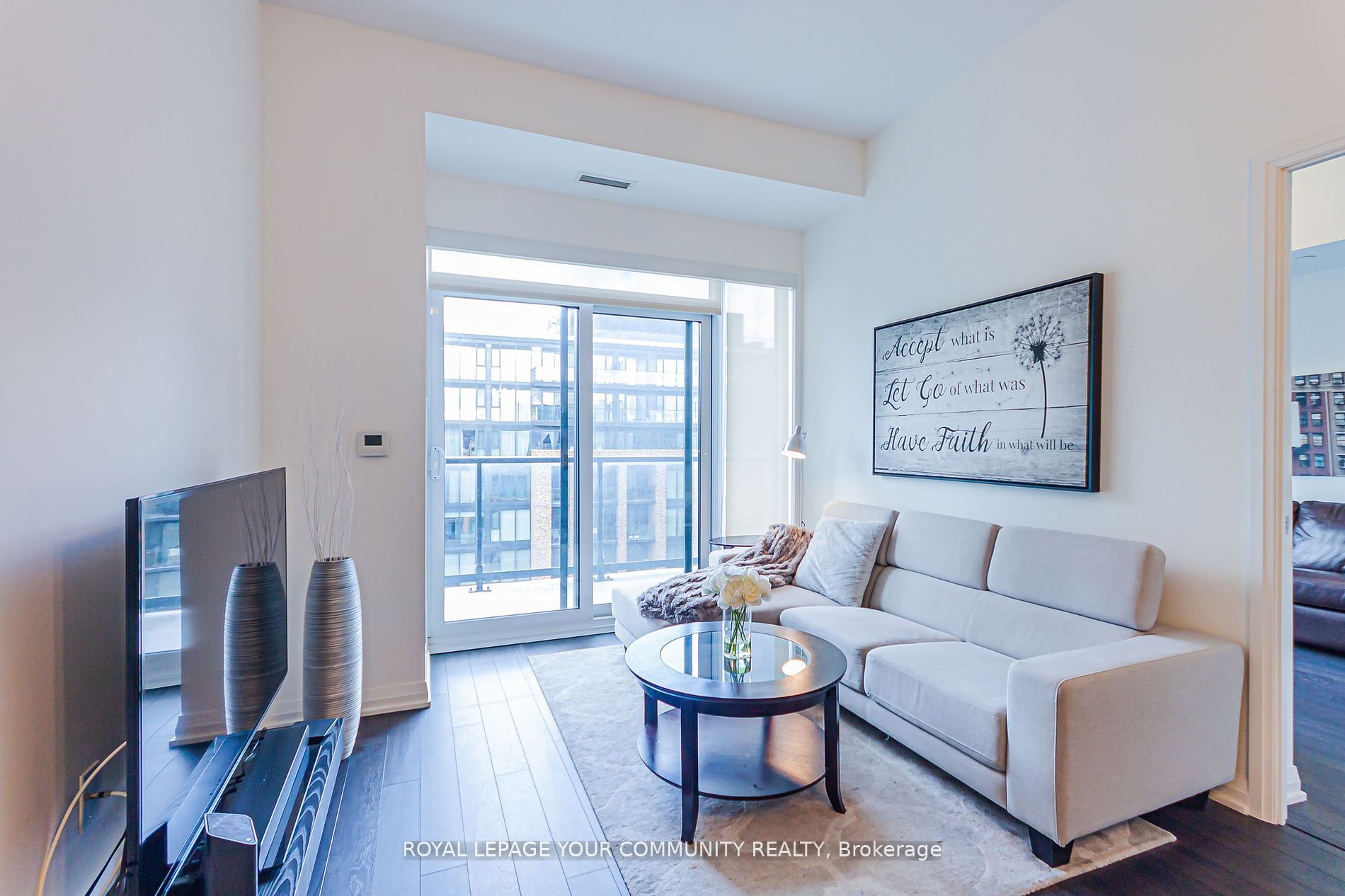 99 Eagle Rock Way N, #825