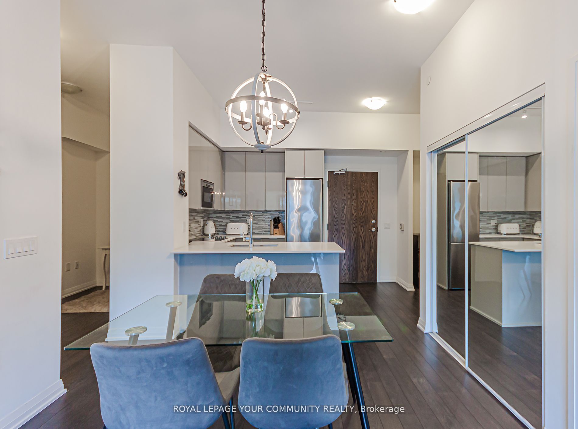 99 Eagle Rock Way N, #825