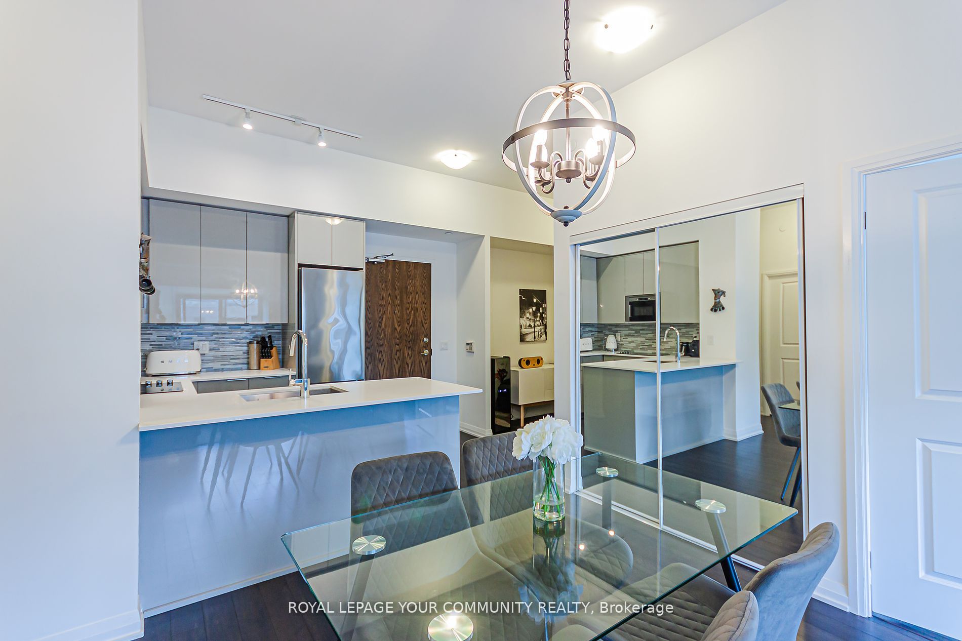 99 Eagle Rock Way N, #825