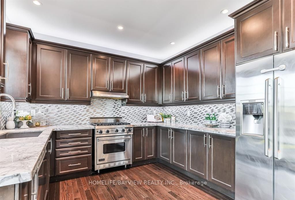 50 Mansard Dr