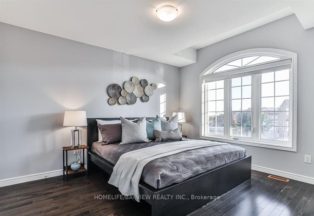 50 Mansard Dr