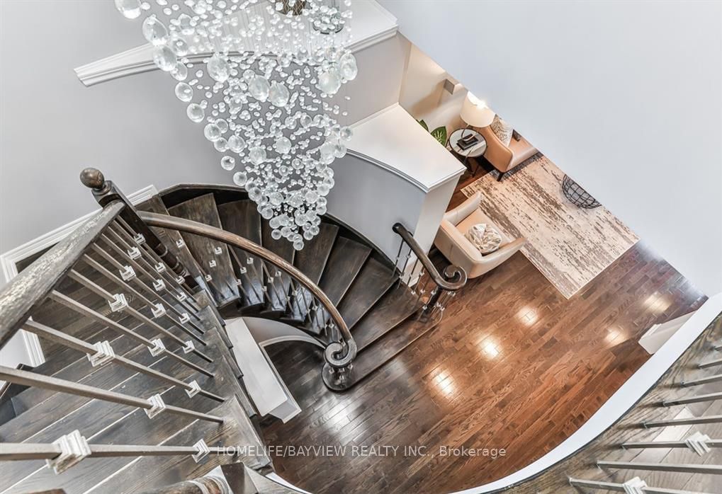 50 Mansard Dr