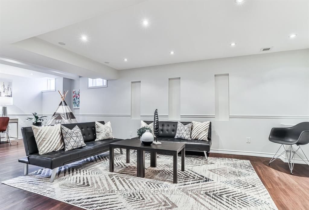 50 Mansard Dr
