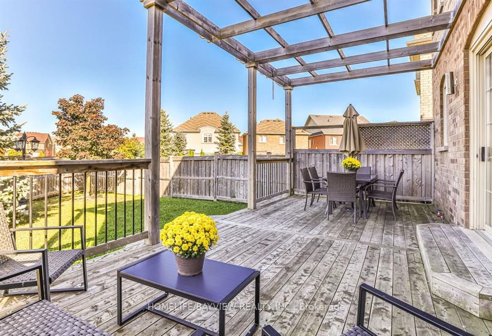 50 Mansard Dr