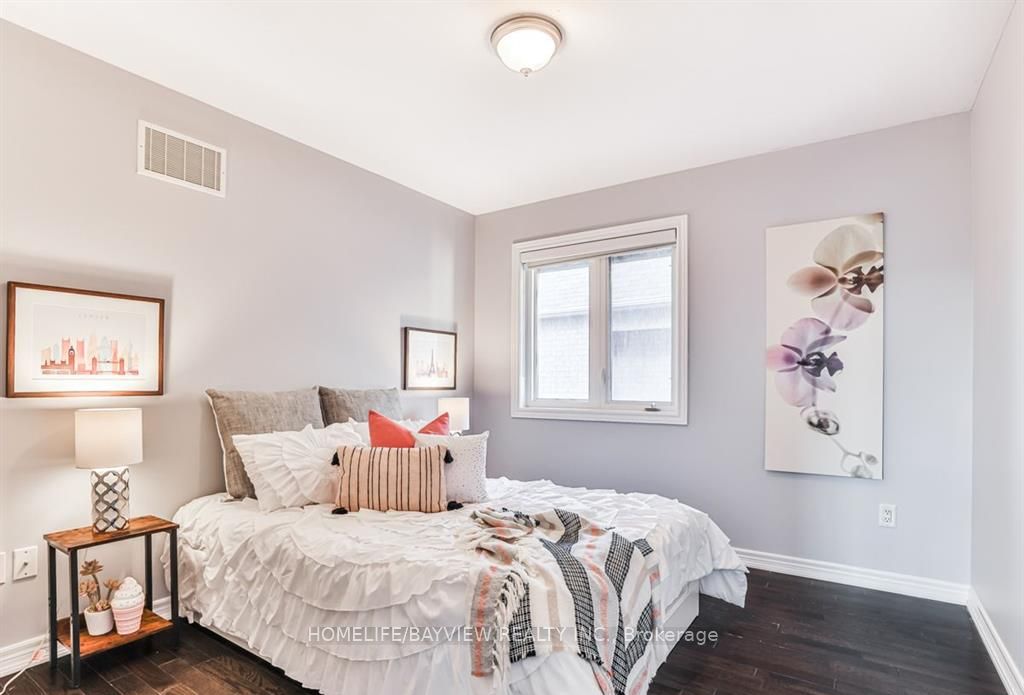 50 Mansard Dr