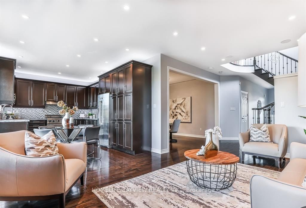 50 Mansard Dr