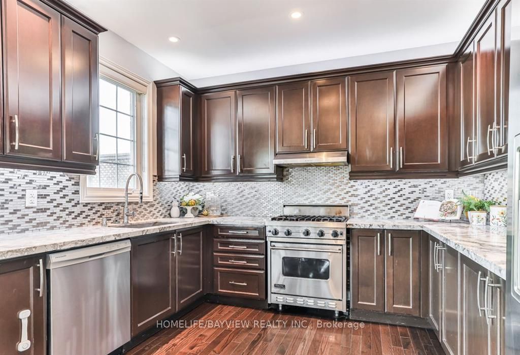 50 Mansard Dr