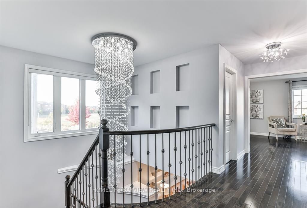 50 Mansard Dr