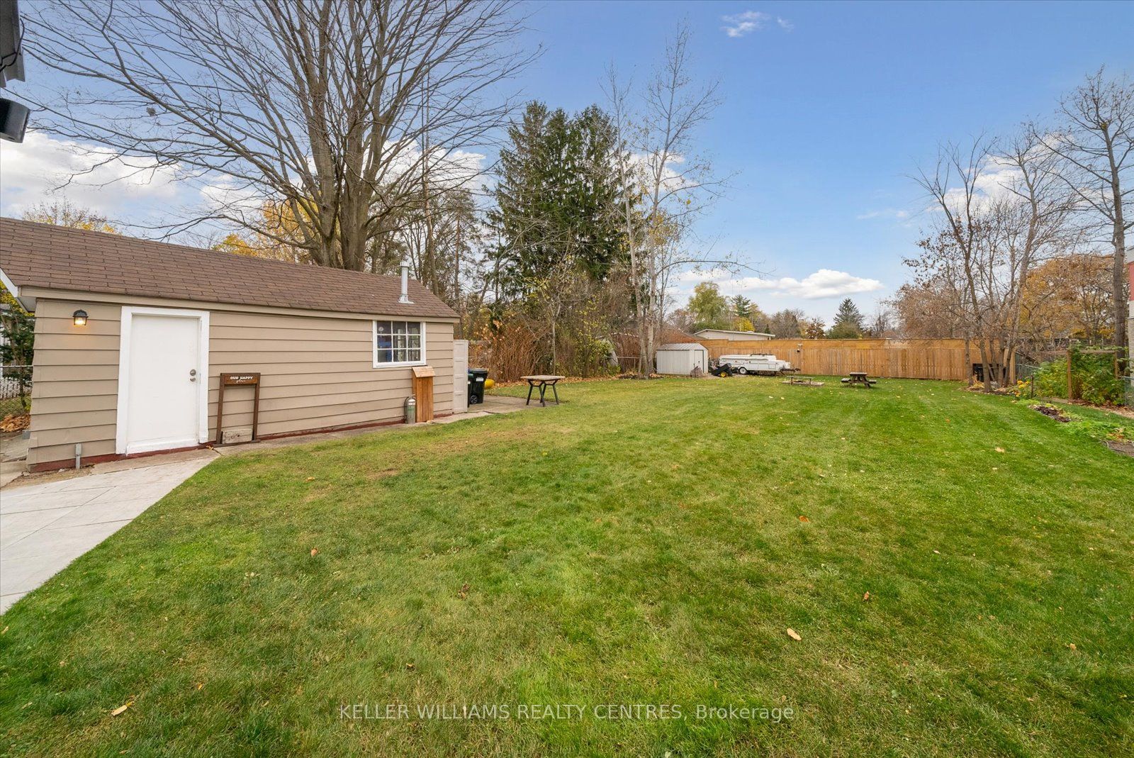 2084 Inglewood Dr
