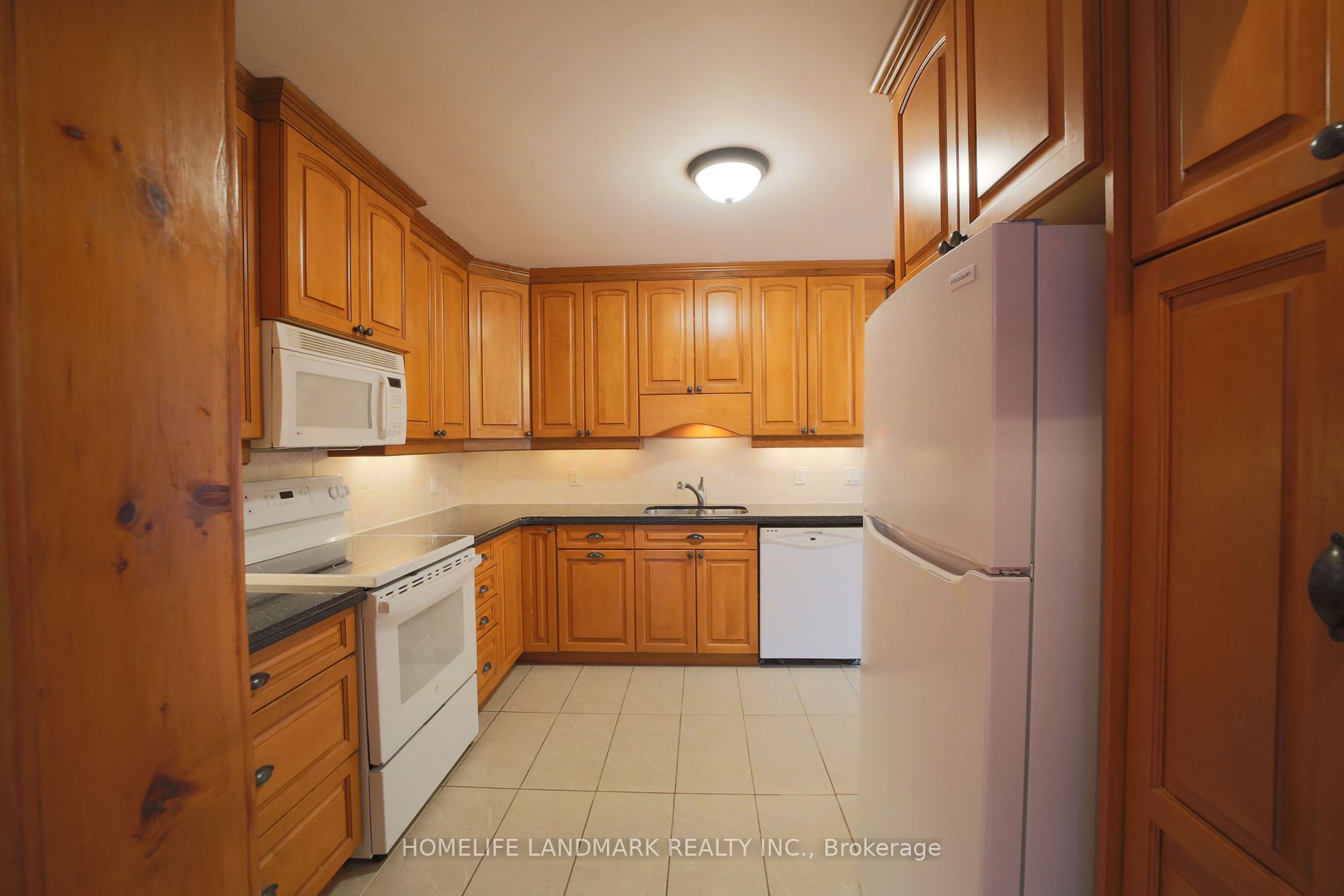 33 Millard Ave E